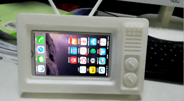一技術(shù)宅的腦洞：3D打印復(fù)古電視機(jī)竟能‘吃掉’手機(jī)！